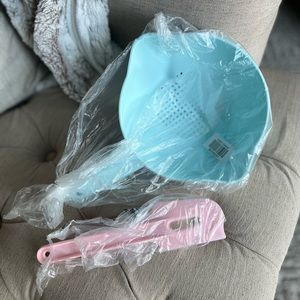 Tupperware BRAND NEW 1 quart strainer and Paddle Scraper
